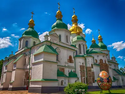Софійський собор у Києві — пам'ятка ЮНЕСКО XI століття з золотими та зеленими куполами