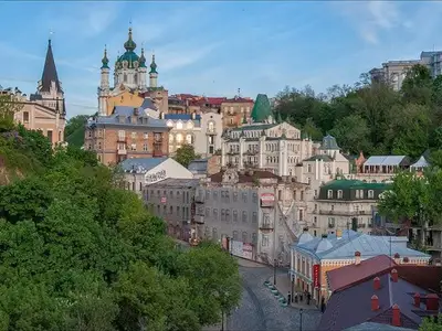 Вид на Андріївський узвіс під час екскурсії з гідом