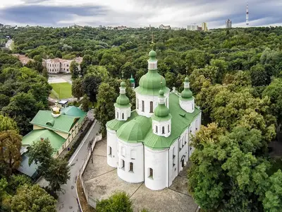 Кирилівська церква XII століття в Києві — давній храм-фортеця у стилі українського бароко