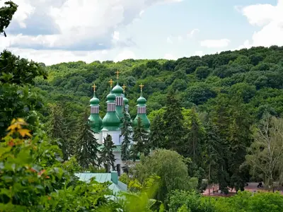 Свято-Троїцька церква XVIII століття в Китаєві — пам'ятка українського бароко серед лісу