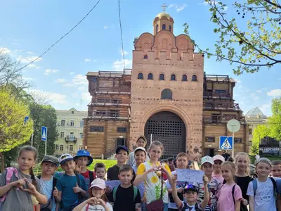 Шкільна група на багатоденному екскурсійному турі до Києва